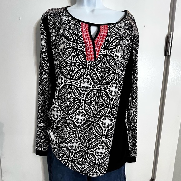 Women’s black, white, red long sleeve blouse top size large - Picture 2 of 7